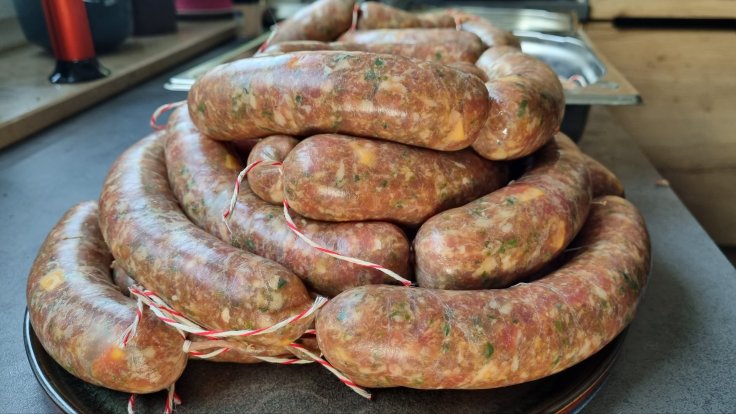 Chili-Cheese Bratwurst